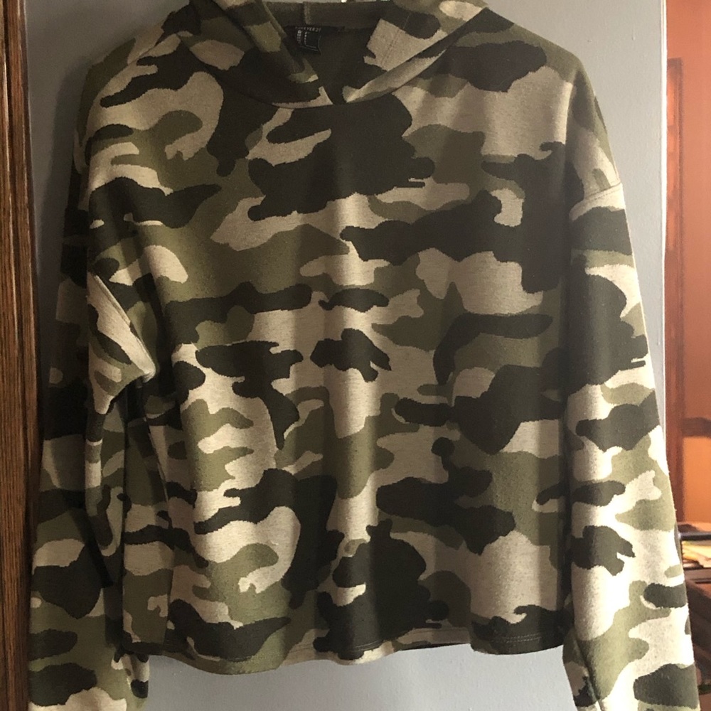 Cropped Camo hoodie